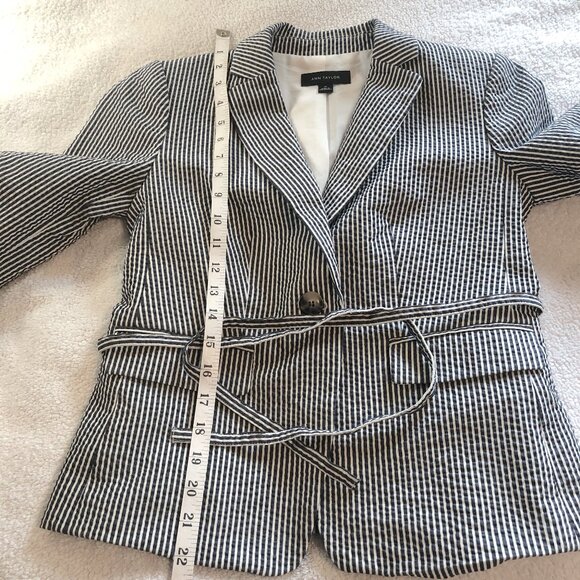 Ann Taylor seersucker side tie blazer/ white and navy stripe - Picture 9 of 9